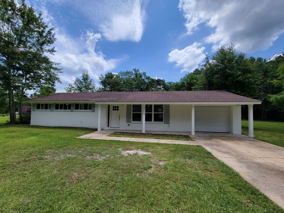 3504 Beachview Dr in Ocean Springs, MS - Building Photo