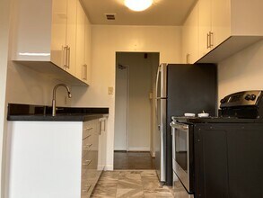 657 Balliol in Toronto, ON - Building Photo - Building Photo