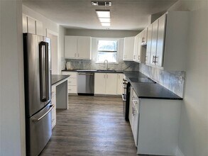 7409 McGregor Ln in Dripping Springs, TX - Building Photo - Building Photo