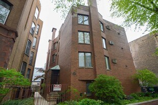 622 W Wellington Ave, Unit 6H in Chicago, IL - Building Photo