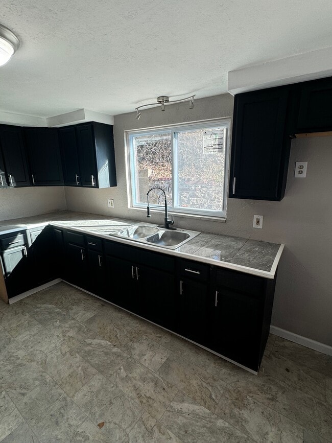 908 Benwood Ave in Mckees Rocks, PA - Building Photo - Building Photo