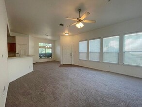 128 Otono Loop in Kyle, TX - Building Photo - Building Photo