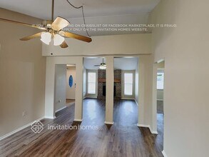 1821 W Clinton Dr in St. Cloud, FL - Foto de edificio - Building Photo