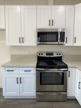 1412 W Roseburg Ave, Unit B in Modesto, CA - Building Photo - Building Photo