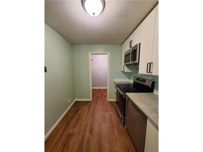 5697 Green Cir Dr in Hopkins, MN - Building Photo - Building Photo