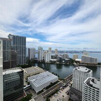 950 Brickell Bay Dr in Miami, FL - Building Photo