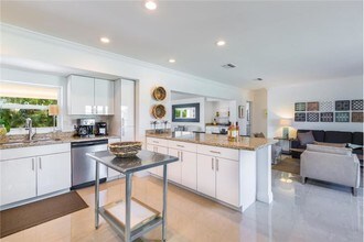 700 NE 70th St in Boca Raton, FL - Building Photo - Building Photo