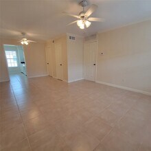 1223 Augusta Dr in Houston, TX - Building Photo - Building Photo