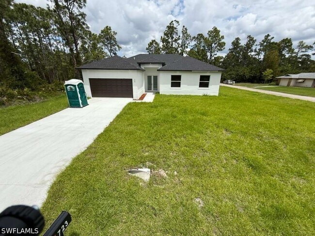 723 Epps Brown St E in Lehigh Acres, FL - Building Photo - Building Photo