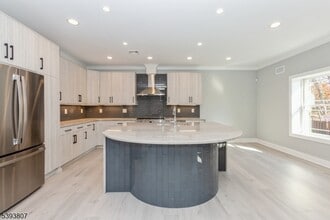 8 Gregory Rd in Springfield, NJ - Building Photo - Building Photo