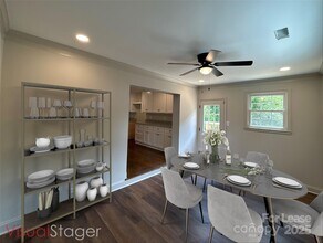 6209 Idlebrook Dr in Charlotte, NC - Foto de edificio - Building Photo