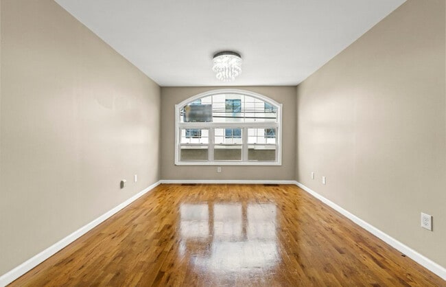 110 16th Ave, Unit 2nd FL in Paterson, NJ - Foto de edificio - Building Photo