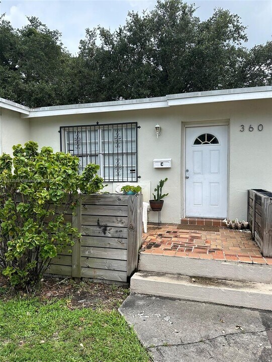 360 NE 82nd St in Miami, FL - Building Photo