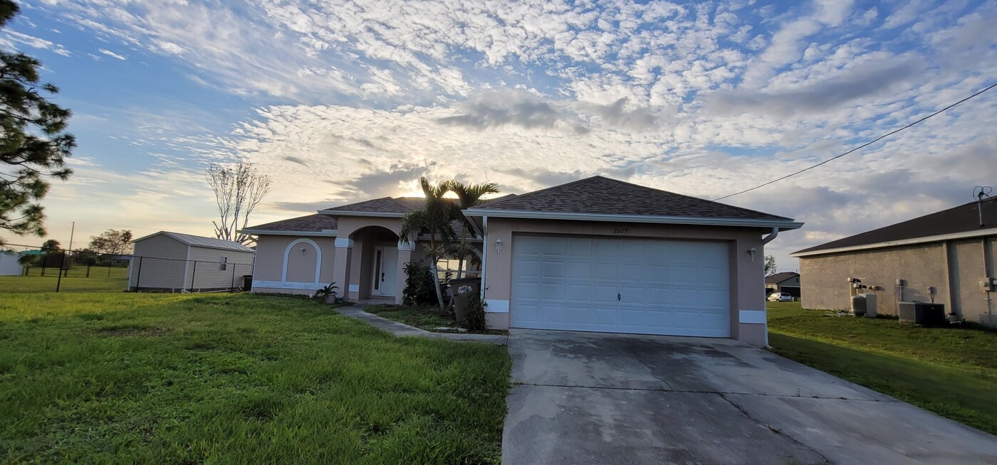 2609 NW 5th Pl in Cape Coral, FL - Building Photo