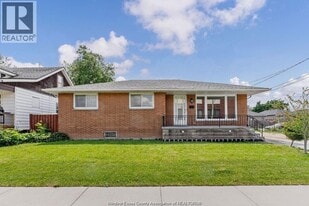 979 ARTHUR  LOWER in Windsor, ON - Building Photo
