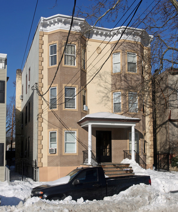 410 Locust St in Mount Vernon, NY - Building Photo