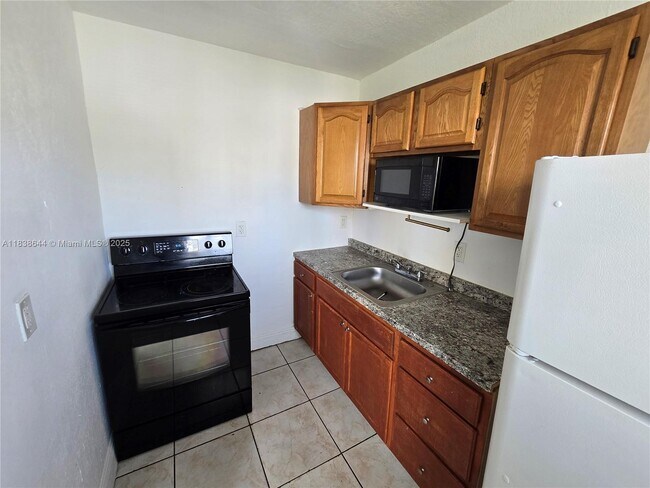 535 NW 7th St in Miami, FL - Building Photo - Building Photo