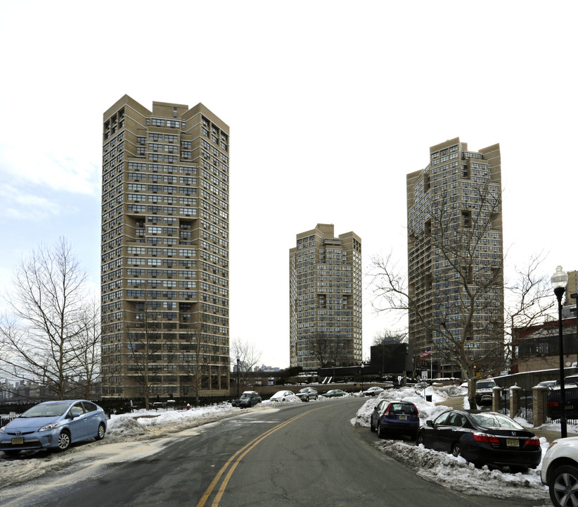 The Galaxy Towers in Guttenberg, NJ - Foto de edificio