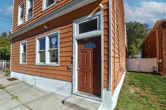 208 4TH St in Passaic, NJ - Building Photo - Building Photo