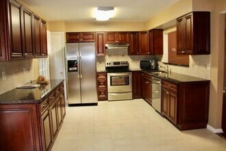 9689 Scotch Haven Dr in Vienna, VA - Building Photo - Building Photo