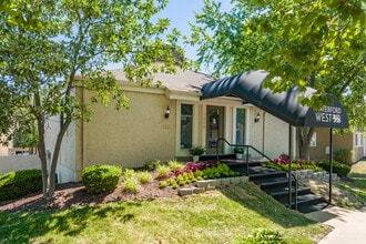 Waterford West in Ballwin, MO - Building Photo - Building Photo