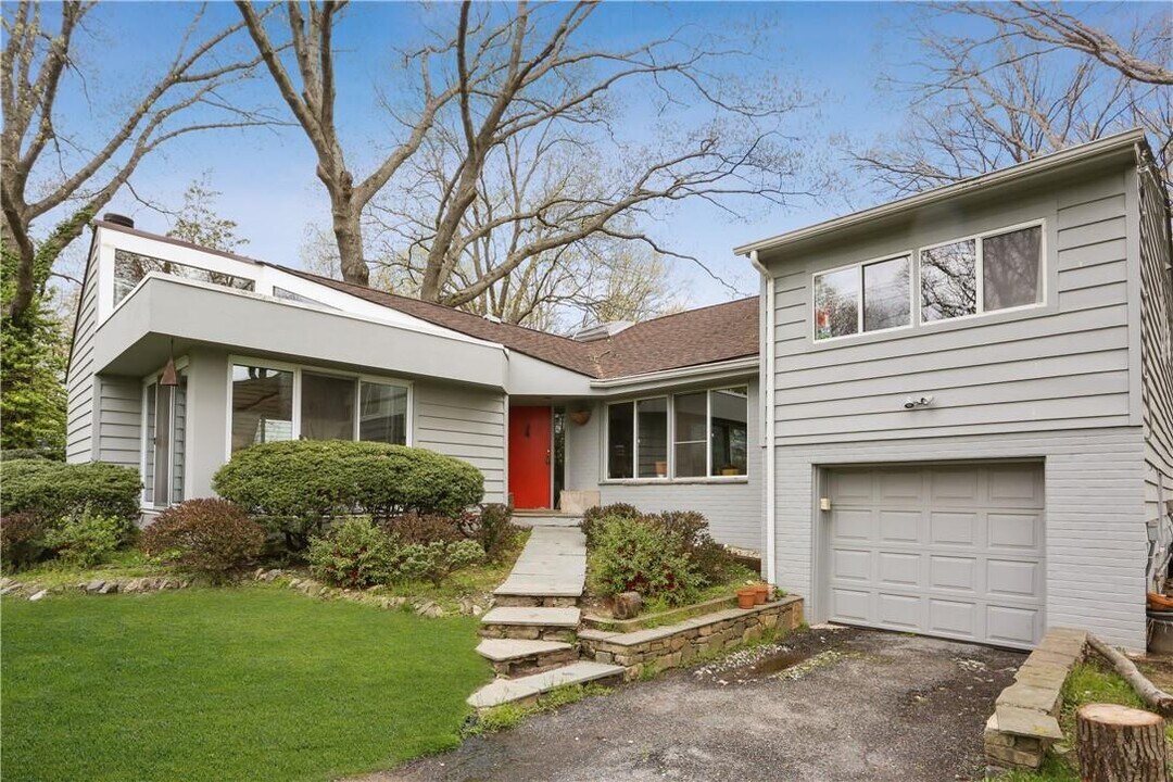 512 Hommocks Rd in Larchmont, NY - Building Photo