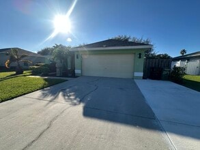 1374 SE Concha St in Port St. Lucie, FL - Building Photo - Building Photo