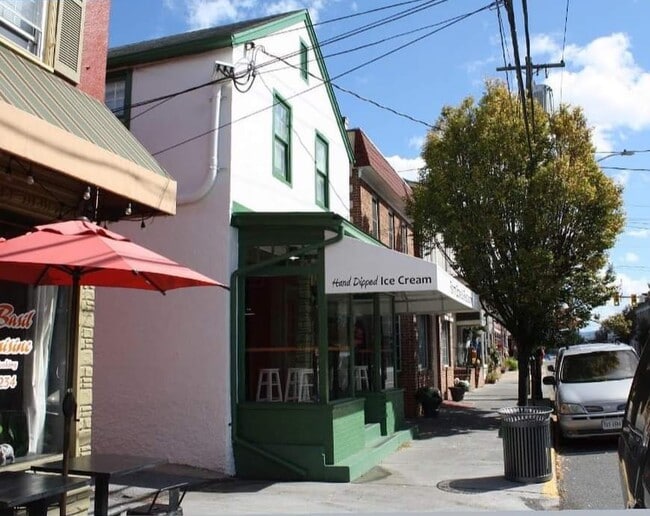 20 W Main St, Unit 200 in Berryville, VA - Building Photo - Building Photo