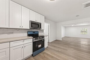 815 Brooks Ave in Rosenberg, TX - Building Photo