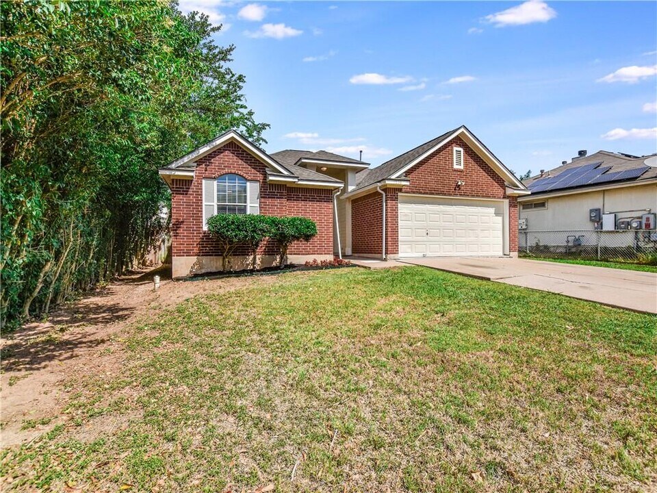 7220 Black Panda Trail in Austin, TX - Building Photo