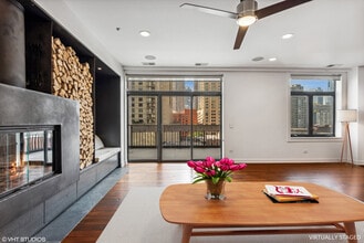 33 W Huron St in Chicago, IL - Building Photo - Building Photo