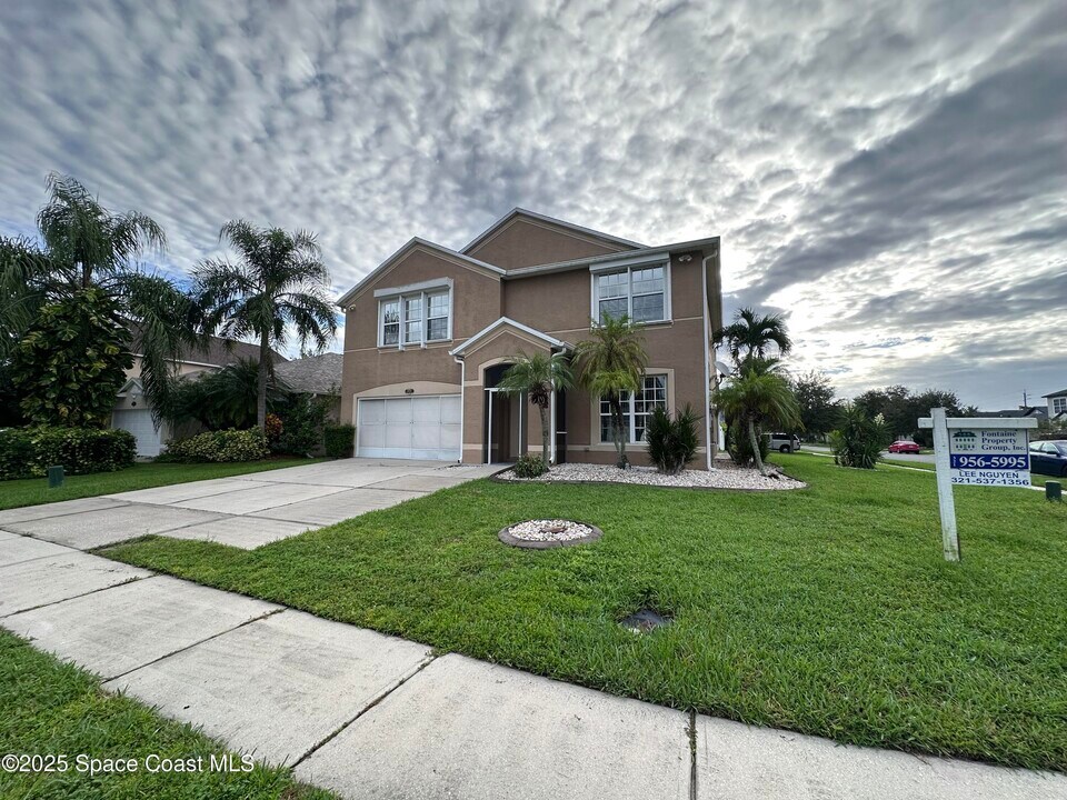 2893 Glasbern Cir in Melbourne, FL - Building Photo