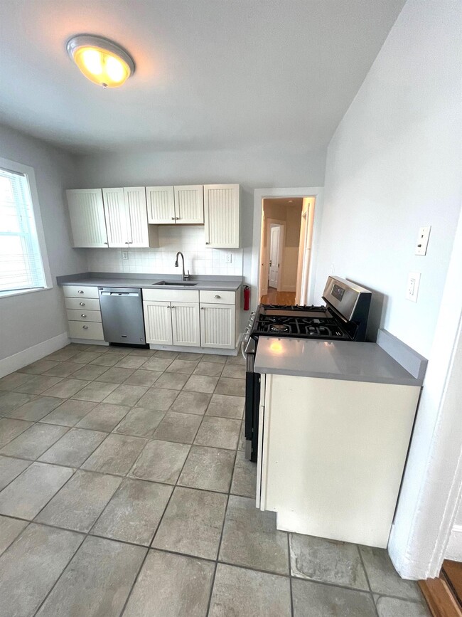 69 Raymond Ave, Unit 2 in Somerville, MA - Building Photo - Building Photo
