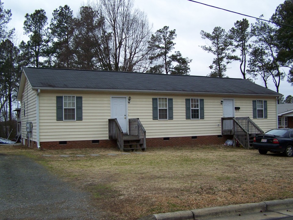 110-112 Chelsa Ln in Oxford, NC - Building Photo