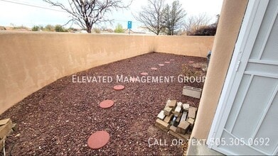 3004 Los Tomases Dr NW in Albuquerque, NM - Building Photo - Building Photo