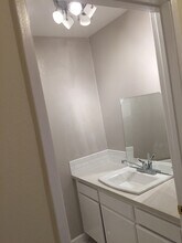 18530 Hatteras St, Unit 339 in Tarzana, CA - Foto de edificio - Building Photo