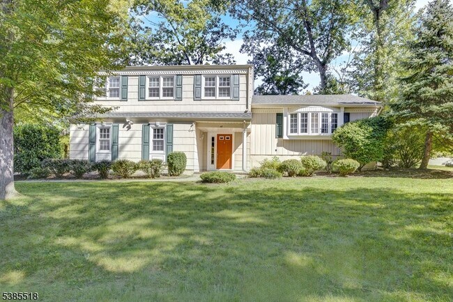 42 Stonewyck Rd in Chatham Township, NJ - Building Photo - Building Photo