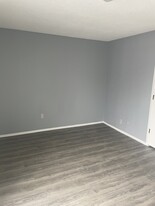 25 E Elmwood Ave in Clawson, MI - Building Photo