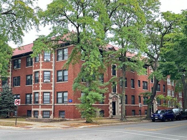 1016 Dempster St, Unit J06P in Evanston, IL - Foto de edificio - Building Photo
