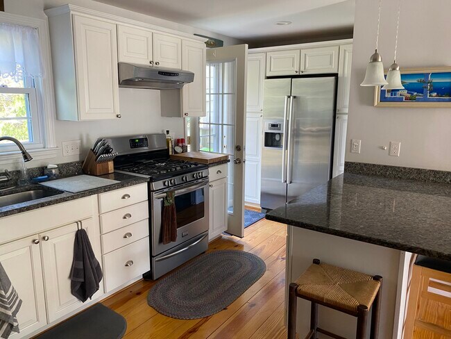 10 Bradford Ct, Unit Cozy Townhouse in Marblehead, MA - Building Photo - Building Photo