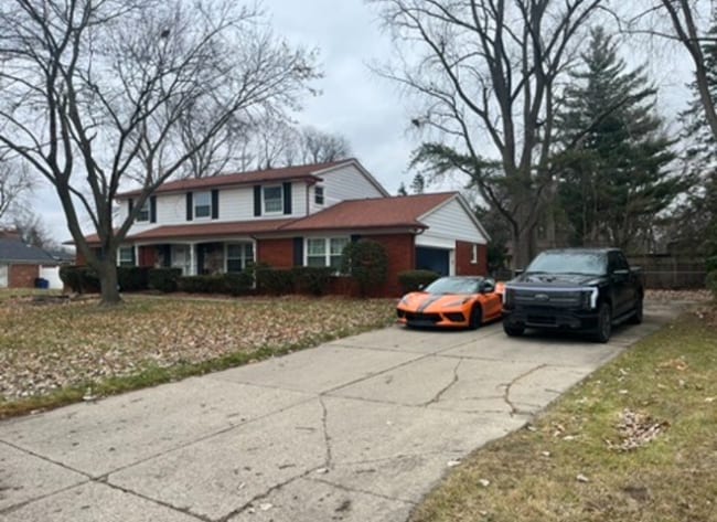 property at 24610 Lafayette Cir