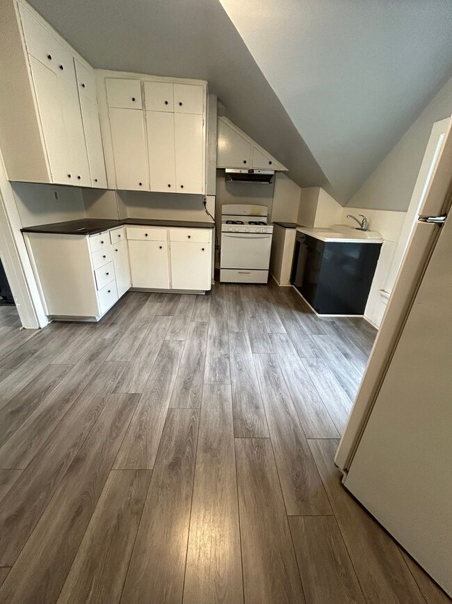 property at 1616 Prospect St
