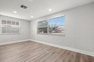 11991 104th Ave in Largo, FL - Building Photo - Building Photo