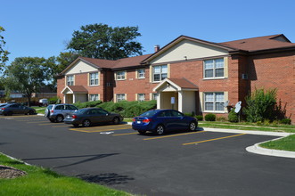 Colonial Manor in Darien, IL - Foto de edificio - Building Photo