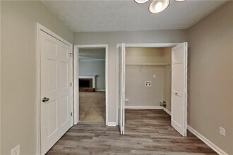 1311 Bustling Ln SW in Marietta, GA - Building Photo - Building Photo