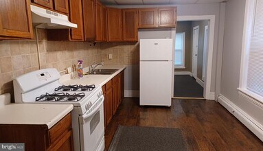 411 N Montgomery St in Trenton, NJ - Building Photo - Building Photo