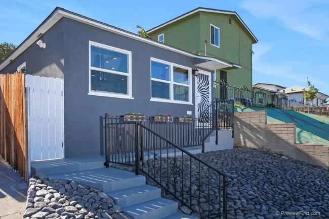 3739 Ocean View Blvd in San Diego, CA - Building Photo - Building Photo