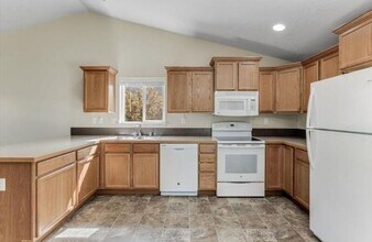 3525 W 10th Ct in Kennewick, WA - Building Photo - Building Photo