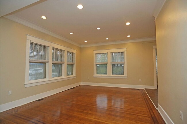 property at 614 W Alabama St