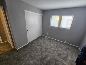 7587 Lathers St in Westland, MI - Foto de edificio - Building Photo